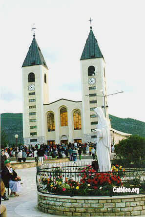 Virgen de la Paz y parroquia Santiago Apostol