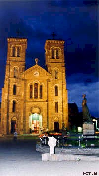 Basilica Fachada Noche